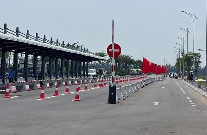 Bến phà sang Cát Bà vắng khách trong ngày nghỉ đầu dịp lễ -0