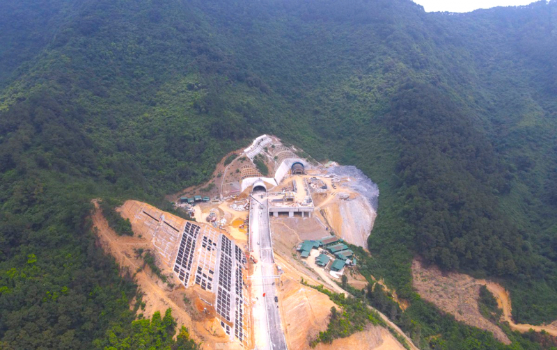 Ngắm vẻ đẹp kỳ vĩ của cao tốc Diễn Châu – Bãi Vọt trước ngày thông xe -0