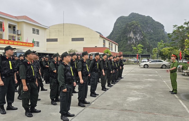 Hạ Long hút khách ngay từ những ngày đầu nghỉ lễ -0
