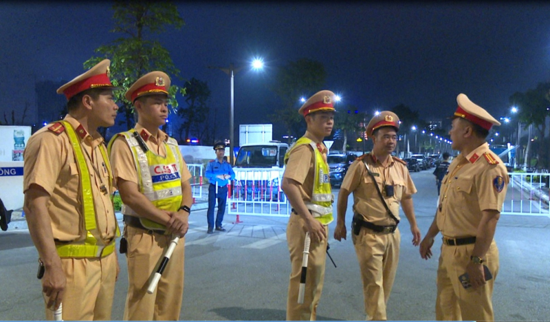 Hạ Long hút khách ngay từ những ngày đầu nghỉ lễ -0