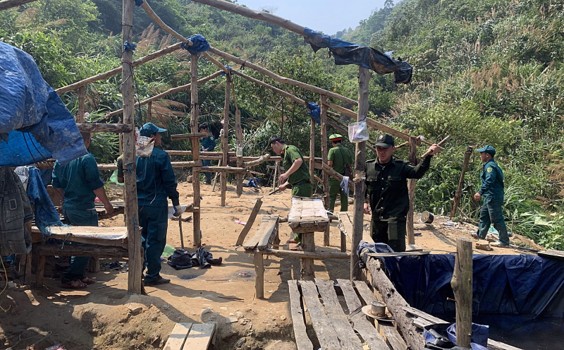 Truy quét “vàng tặc” tại miền núi Quảng Nam -0