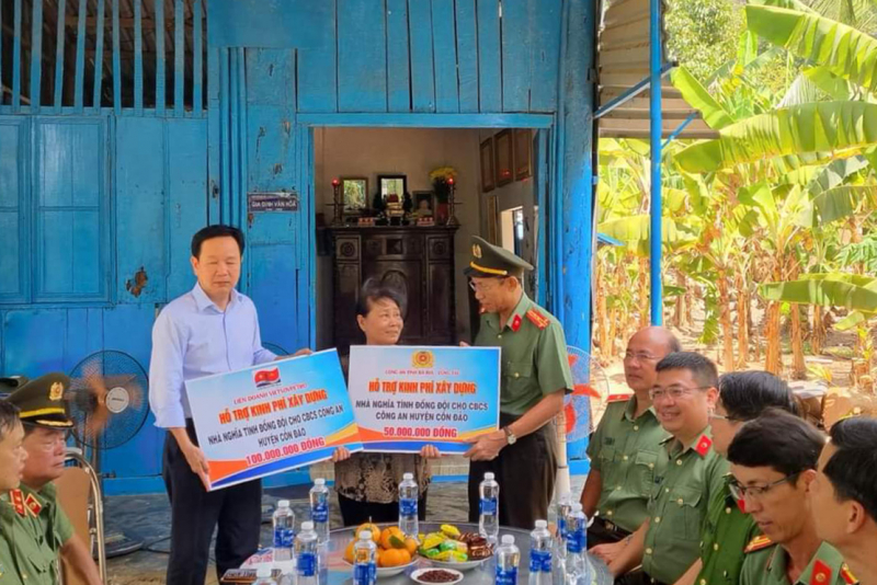 Công an Bà Rịa – Vũng Tàu trao tặng kinh phí xây dựng nhà nghĩa tình đồng đội -0