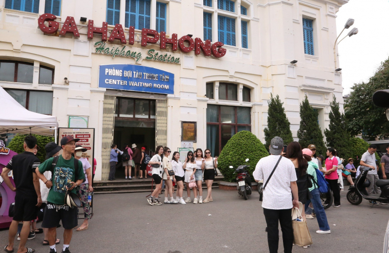 Hơn 7.000 lượt khách đến Hải Phòng bằng tàu hỏa trong 2 ngày đầu nghỉ lễ -0