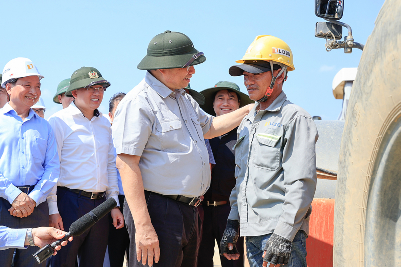 Thủ tướng kiểm tra hiện trường, đốc thúc nhiều dự án cao tốc trọng điểm vào ngày nghỉ lễ -0