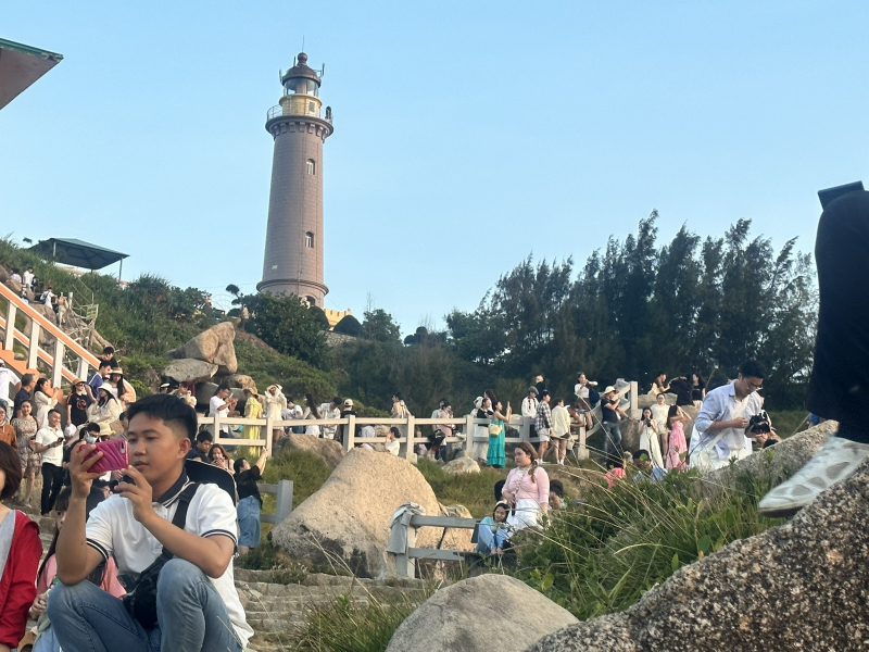      Du khách đến Phú Yên trong kỳ nghỉ lễ 30/4-1/5 tăng cao -0