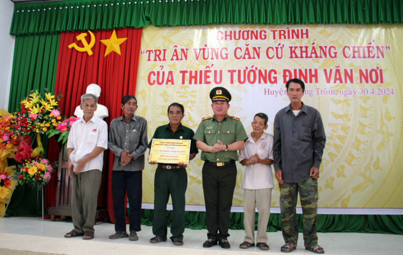 Thiếu tướng Đinh Văn Nơi tri ân người có công với cách mạng -0