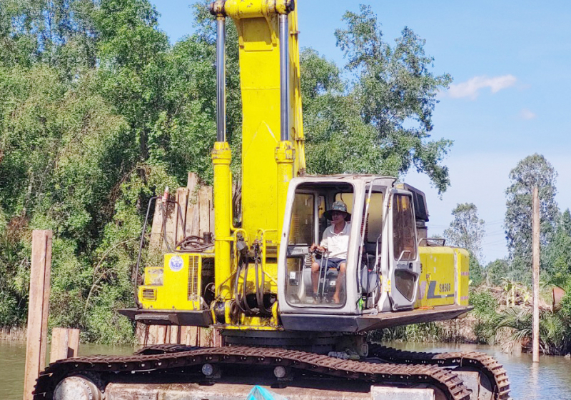 Vượt nắng cháy trên các công trình giao thông trọng điểm ở Sóc Trăng -1