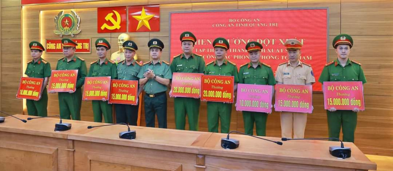 Khen thưởng các đơn vị có thành tích xuất sắc trong tấn công, trấn áp tội phạm -0