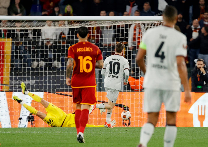 Đánh bại AS Roma, Leverkusen
