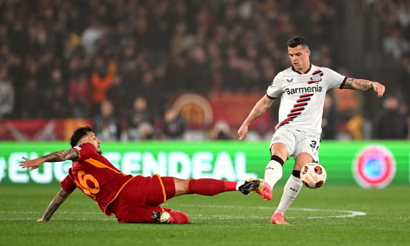 Đánh bại AS Roma, Leverkusen