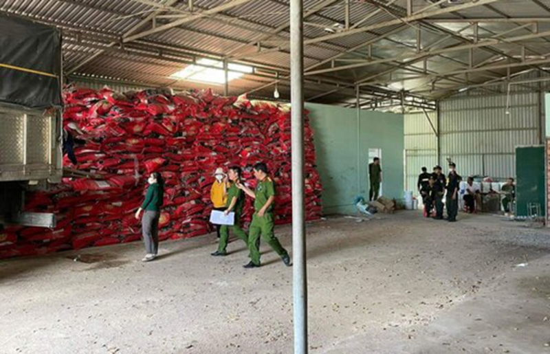 Công an Bình Thuận khám xét 3 điểm sản xuất, mua bán phân bón giả -0