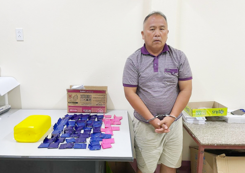 Gần 11 nghìn viên ma túy tổng hợp đóng trong can nhựa -0