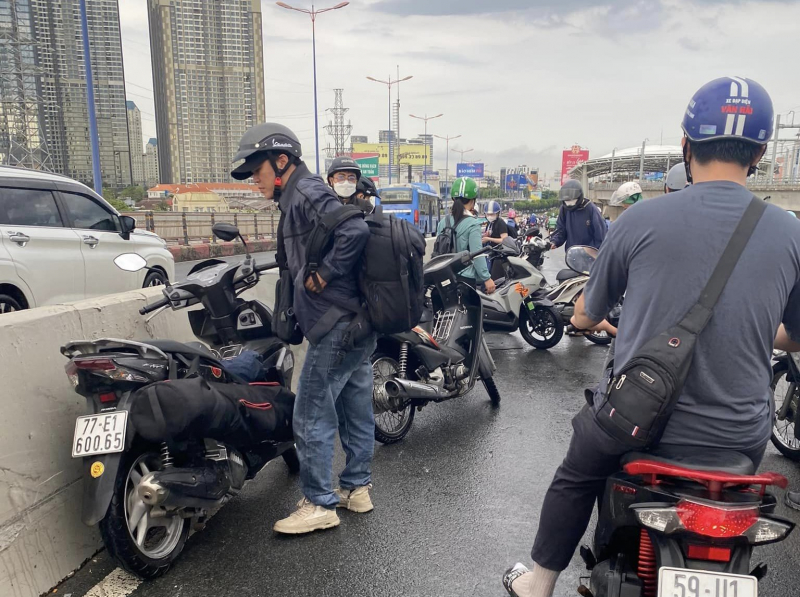 Nhiều sự cố trong những cơn mưa đầu mùa tại TP Hồ Chí Minh -1