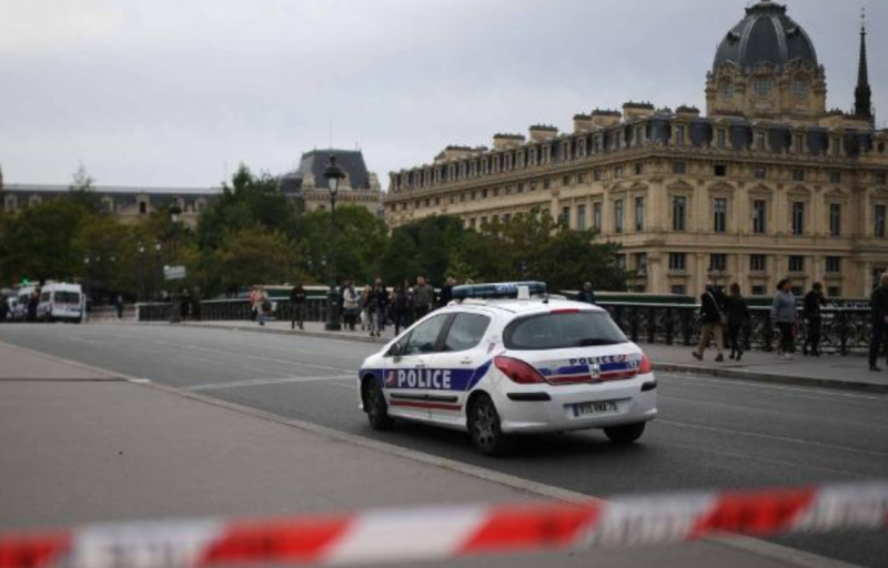 Xả súng ở ngoại ô Paris khiến nhiều người thương vong -0