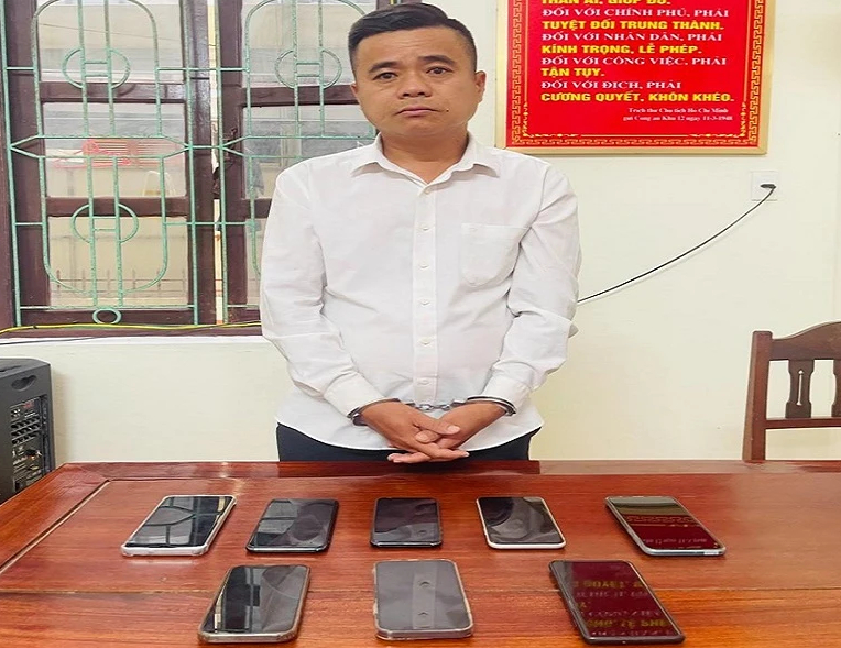 Bắt đối tượng trộm hàng loạt điện thoạt của khách du lịch ở bãi biển -0