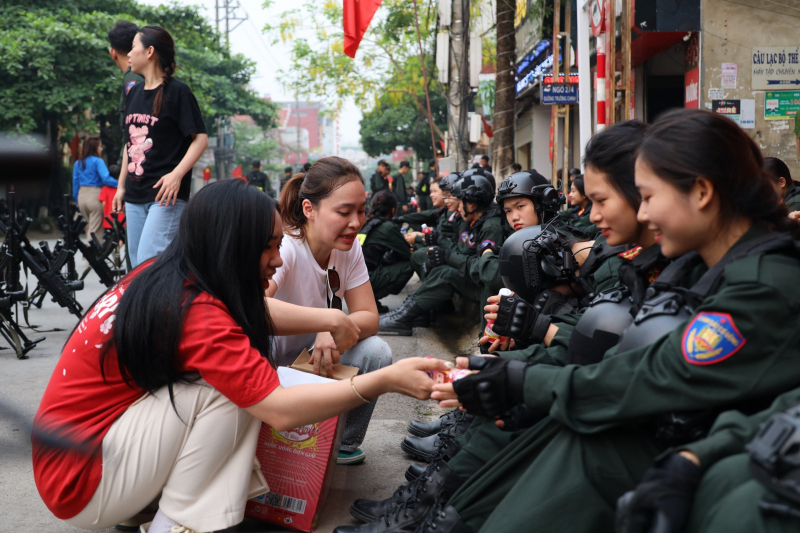 Thắm tình quân dân nơi mảnh đất Điện Biên anh hùng! -0