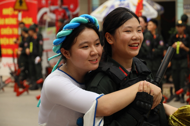 Thắm tình quân dân nơi mảnh đất Điện Biên anh hùng! -0