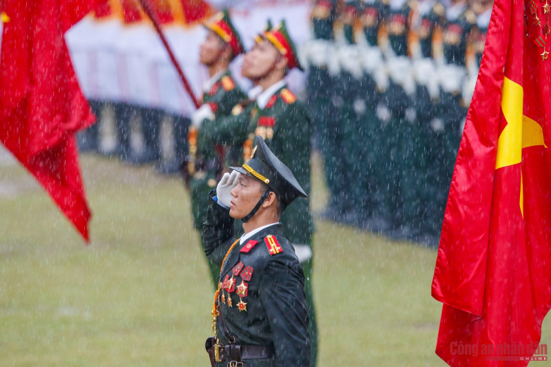 Impressive images of grand military parade for Dien Bien Phu Victory celebration -1