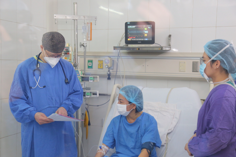 Lần đầu tiên ghép gan cho bệnh nhân hôn mê gan gấp -0