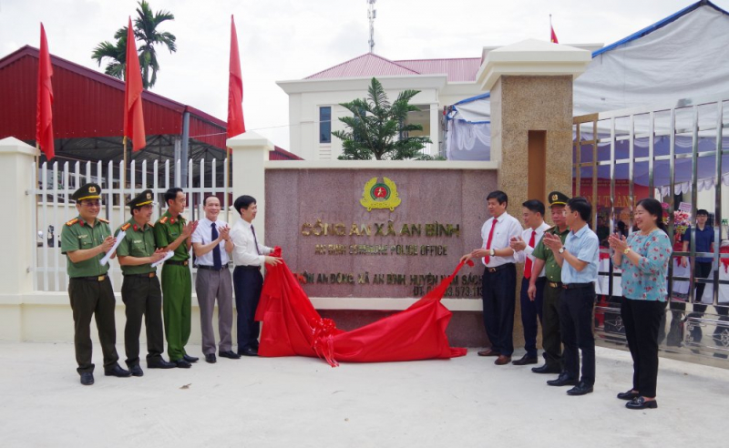 Khánh thành 2 trụ sở làm việc Công an xã An Bình và Công an xã Bạch Đằng -0