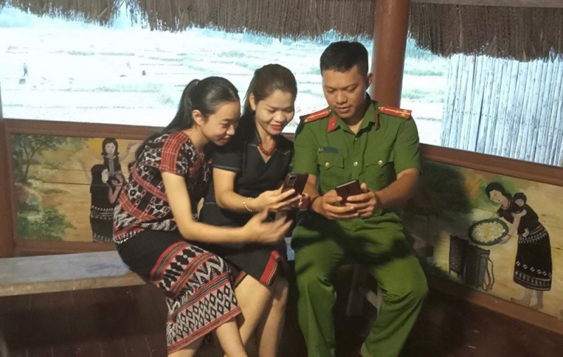 Vận động nhân dân kích hoạt tài khoản định danh điện tử -0