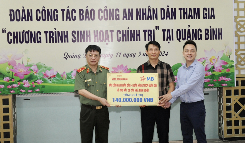 Về Quảng Bình viếng mộ Đại tướng Võ Nguyên Giáp, sẻ chia với CBCS Công an có hoàn cảnh khó khăn -0