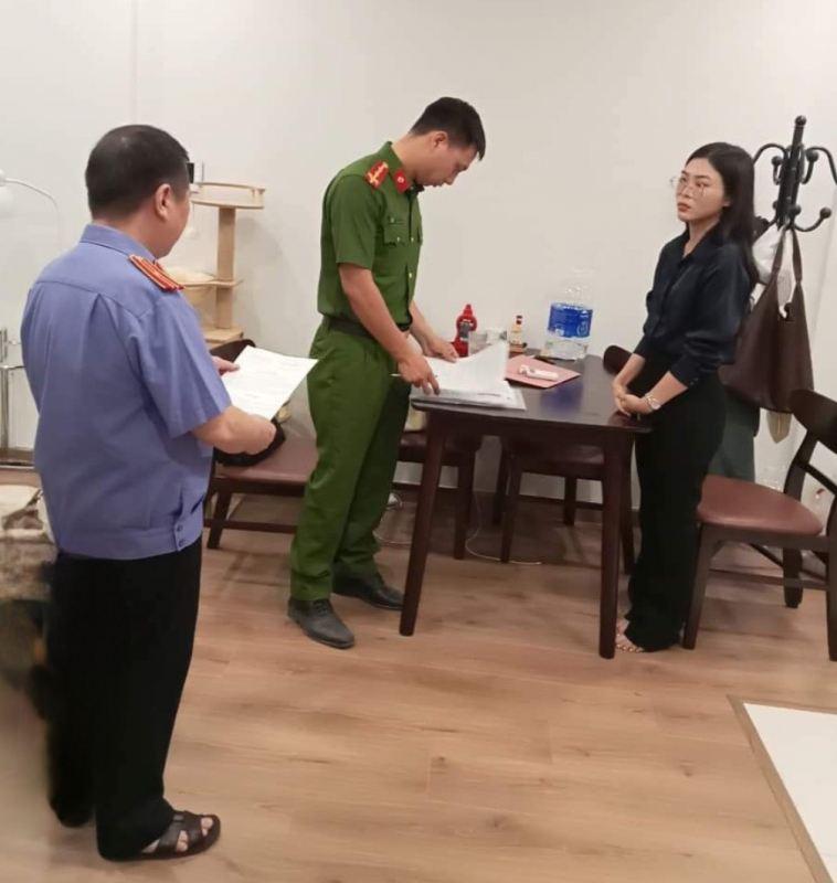 Giả nhãn mác thương hiệu nổi tiếng tai nghe, loa, đồng hồ... bán ra thị trường -0