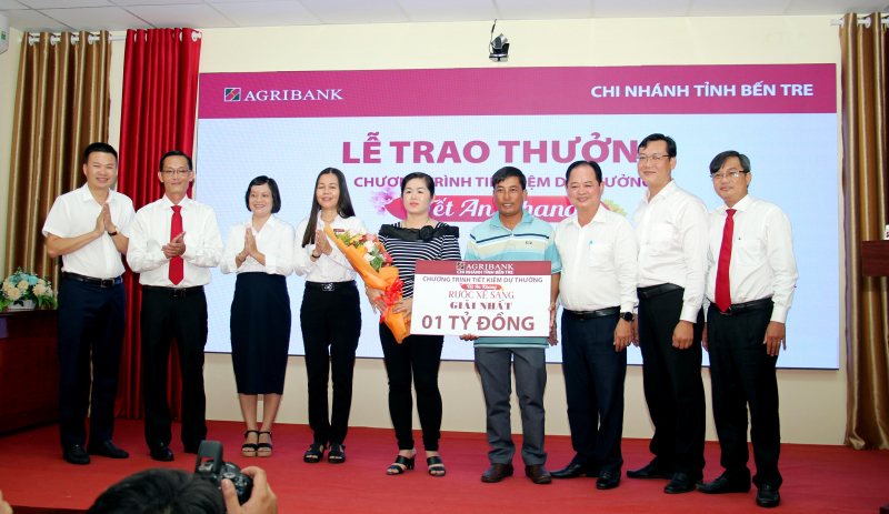 Agribank trao thưởng chương trình huy động tiết kiệm dự thưởng “Tết an khang – rước xế sang” cho khách hàng -1