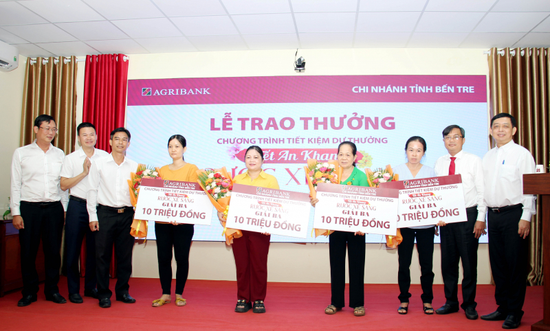 Agribank trao thưởng chương trình huy động tiết kiệm dự thưởng “Tết an khang – rước xế sang” cho khách hàng -3
