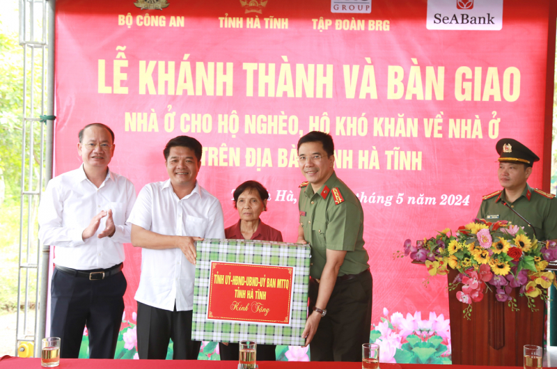 Hà Tĩnh khánh thành 1.000 ngôi nhà từ nguồn kinh phí hỗ trợ của Bộ Công an -0