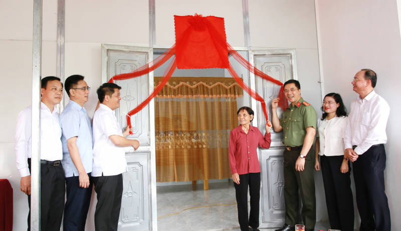 Hà Tĩnh khánh thành 1.000 ngôi nhà từ nguồn kinh phí hỗ trợ của Bộ Công an -0