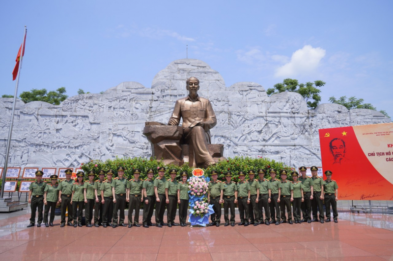 Trường ĐH Kỹ thuật- Hậu cần CAND về nguồn tại khu di tích Sáu điều Bác Hồ dạy CAND -0