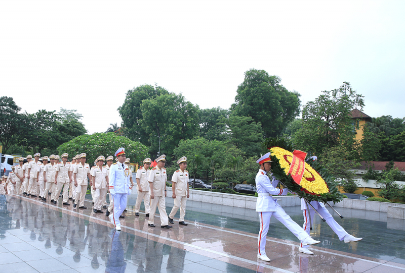 Lãnh đạo Công an vào Lăng viếng Chủ tịch Hồ Chí Minh -0