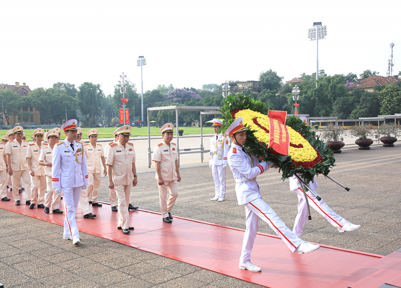 Lãnh đạo Công an vào Lăng viếng Chủ tịch Hồ Chí Minh -0