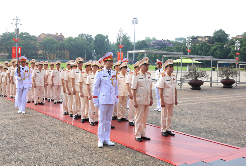 Lãnh đạo Công an vào Lăng viếng Chủ tịch Hồ Chí Minh -0