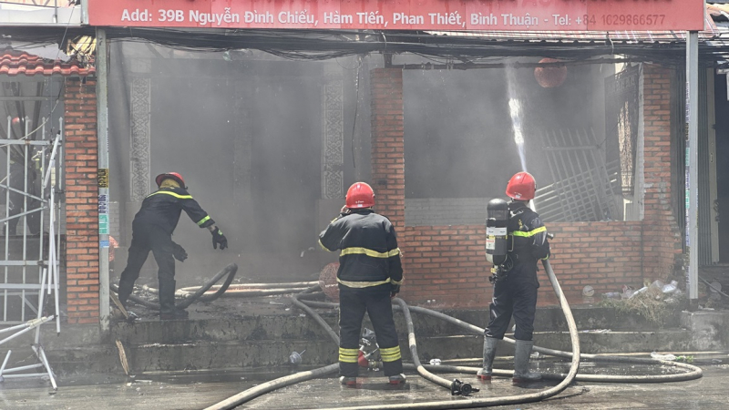 Hỏa hoạn xảy ra tại hai nhà hàng ở Bình Thuận -0