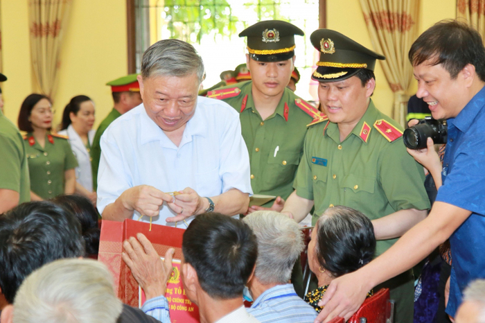 Thêm một ngày vui trên quê hương Bác -0