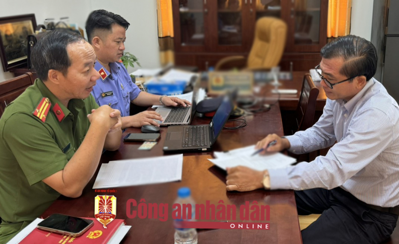 Bí thư, Chủ tịch xã đầu thú khai nhận 2 tỷ đồng -0