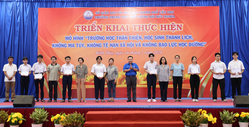 Mỗi trường học là trường học thân thiện, mỗi học sinh là học sinh thanh lịch -1