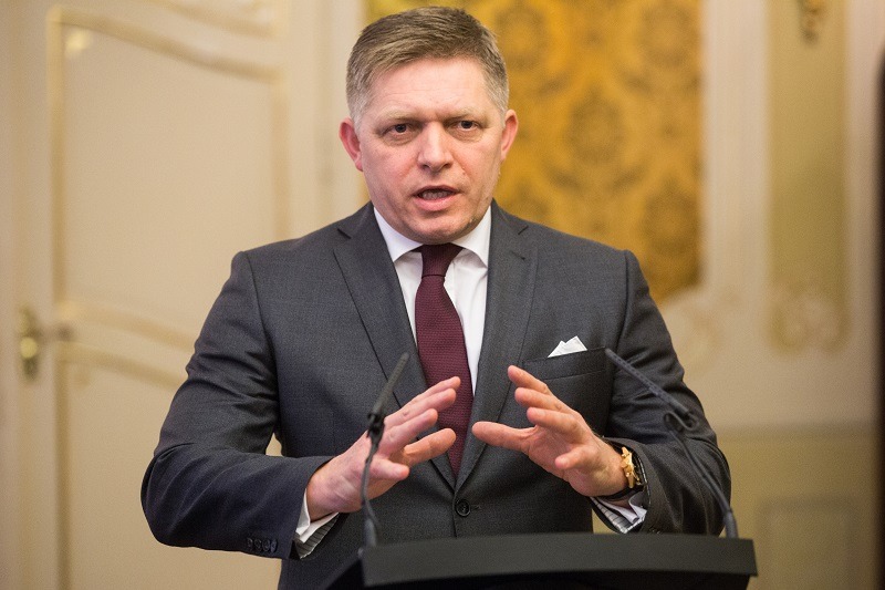 Hé lộ động cơ vụ Thủ tướng Slovakia bị bắn 5 phát đạn -0