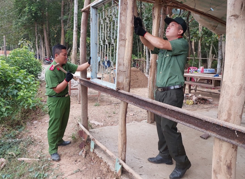 CBCS Công an Trà Vinh chung tay xây dựng nhà ở tặng người nghèo -0