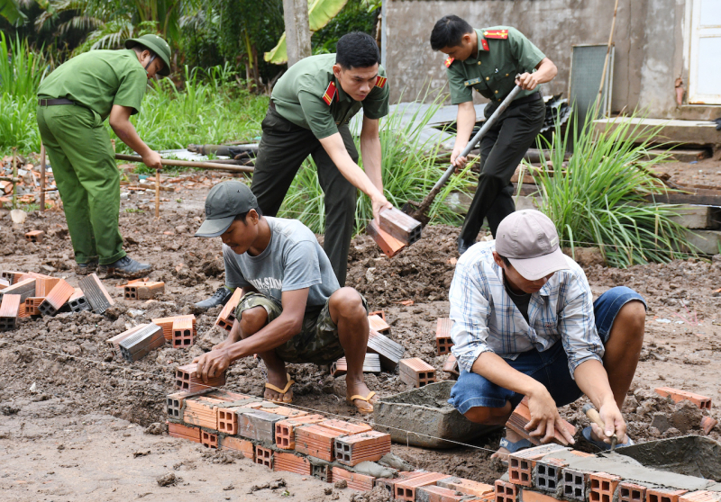 CBCS Công an Trà Vinh chung tay xây dựng nhà ở tặng người nghèo -0