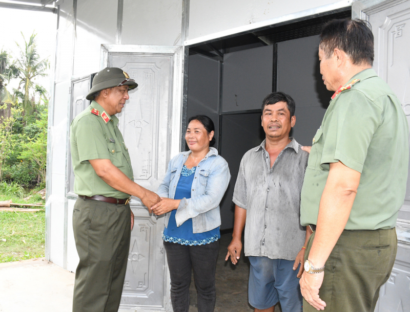 CBCS Công an Trà Vinh chung tay xây dựng nhà ở tặng người nghèo -1
