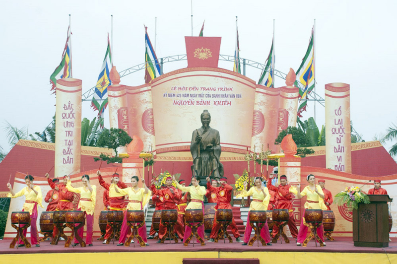 5-lễ hội trạng trình ở trung am.jpg -0