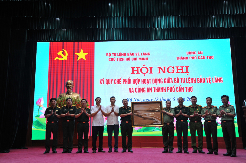 Bộ Tư lệnh Bảo vệ Lăng Chủ tịch Hồ Chí Minh và Công an thành phố Cần Thơ ký kết quy chế phối hợp -0