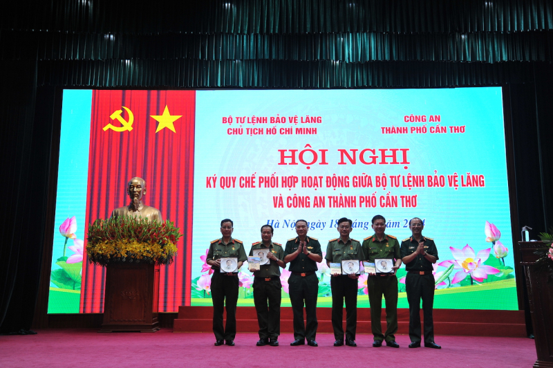 Bộ Tư lệnh Bảo vệ Lăng Chủ tịch Hồ Chí Minh và Công an thành phố Cần Thơ ký kết quy chế phối hợp -0