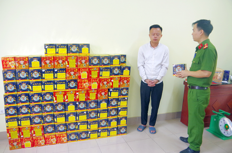 Bắt đối tượng mua hơn 268 kg pháo để bán kiếm lời -0