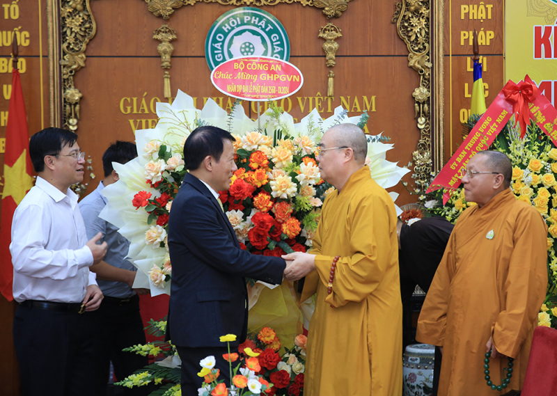 Lãnh đạo Bộ Công an chúc mừng Lễ Phật đản 2024