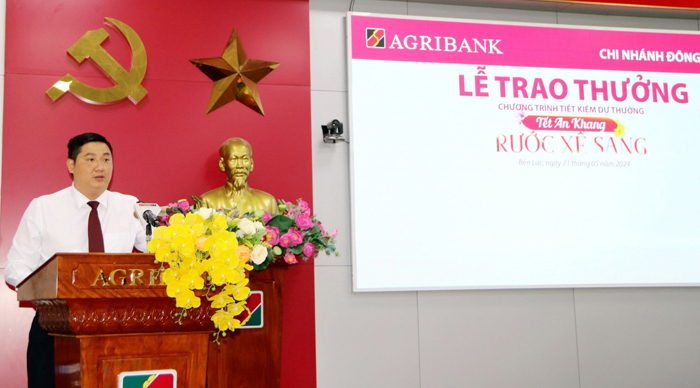 Agribank Chi nhánh Đông Long An trao thưởng chương trình tiết kiệm dự thưởng