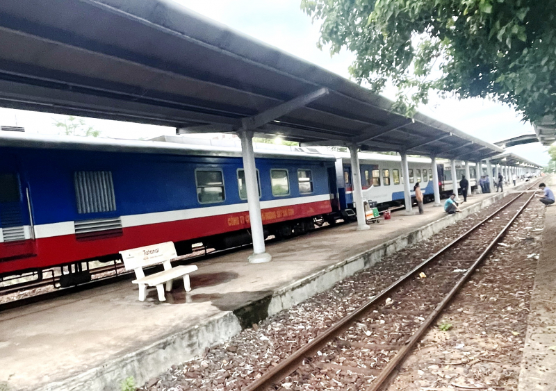 Tạm dừng ô tô đi qua đèo Thị để khắc phục sự cố sạt lở hầm đường sắt Chí Thạnh -0